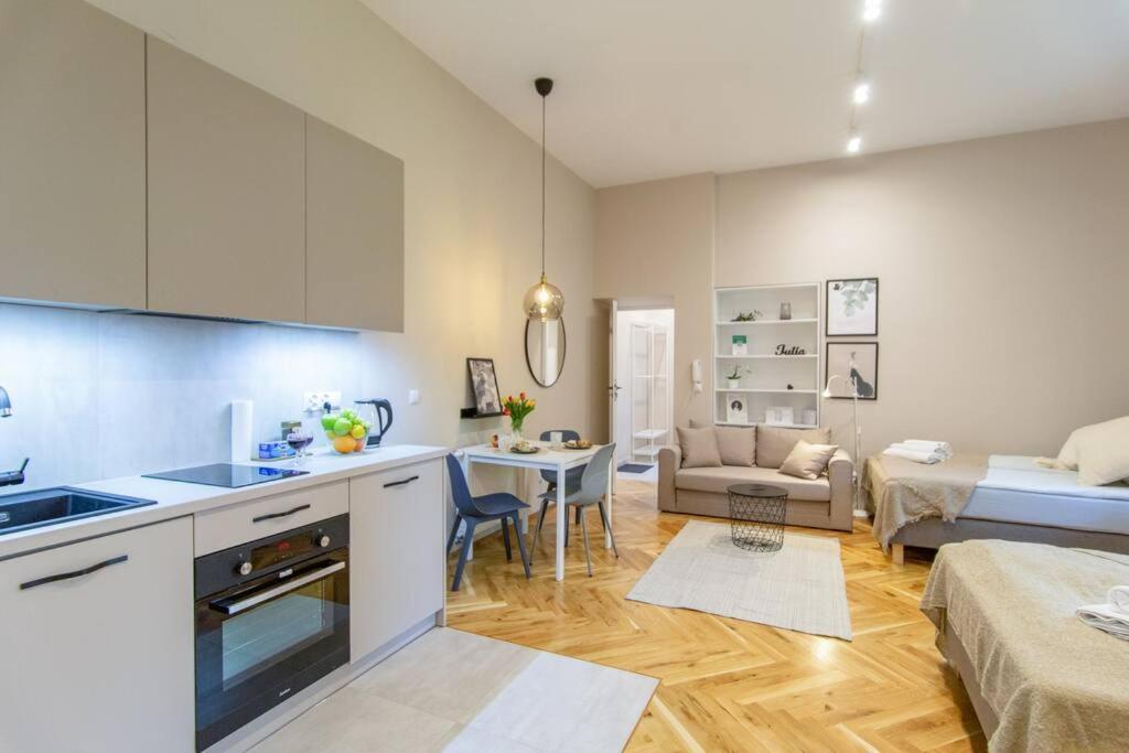 Apartament Julia *